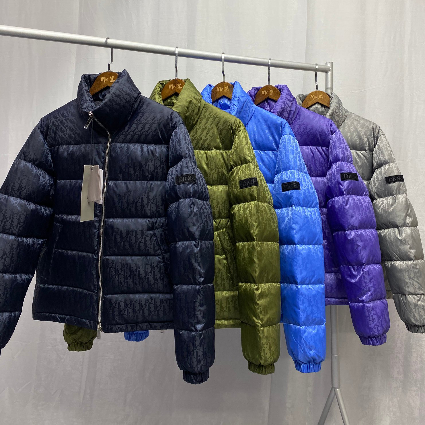 Dior Men Coats Down Puffer Jacket Oblique Full Body Letter Appliques Designer Male Warm Zipper Outwear Fashion Gentlemen Stand Collar Winter Coat Mens Clothes, Blue color
Dior Men Coats Down Puffer Jacket Oblique Full Body Letter Appliques Designer Male Warm Zipper Outwear Fashion Gentlemen Stand Collar Winter Coat Mens Clothes, Blue color