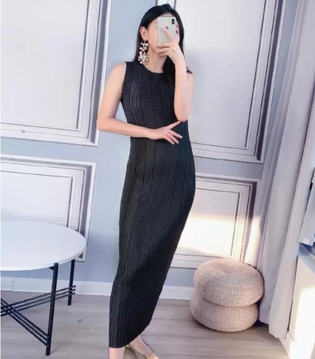 2025 New ISSEY Pleated Sleeveless Long Skirt11