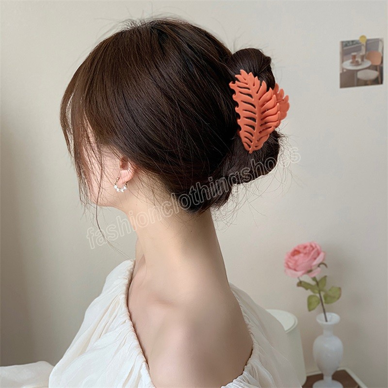 Hair Claws Women Personality Leaf Shape Hair Clips Colorful Solid Color Claw Clip Girls Hair Accessories Hair Clip Gift