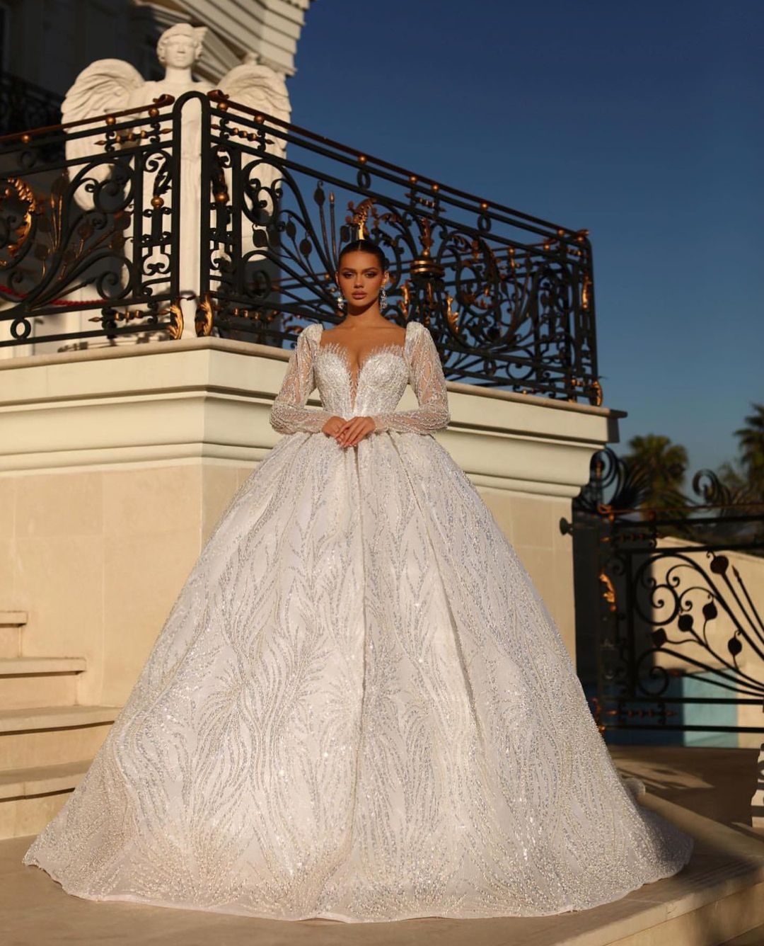 Ball Gown Wedding Dresses V Neck Long Sleeves Sequins Appliques Beaded or Length Ruffles 3D Lace Sparkly Zipper Formal Bridal Gowns Plus Size Vestido 