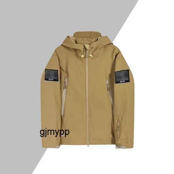 Men's Jackets Sexless full pressure adhesive hard shell submachine jacket for men and women three-layer windproof waterproof solid color hood 4JW6P
Men's Jackets Sexless full pressure adhesive hard shell submachine jacket for men and women three-layer windproof waterproof solid color hood 4JW6P