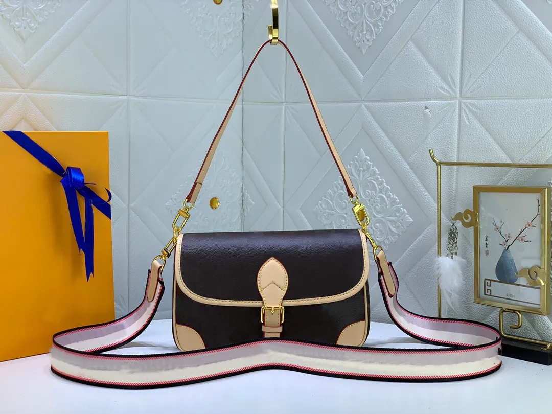 2023 new pattern Ladies Shoulder Bag Luxury Designer Brand Classic Vintage M45985 Underarm DIANE Diagonal Multipurpose Large Capacity Bag, #1
2023 new pattern Ladies Shoulder Bag Luxury Designer Brand Classic Vintage M45985 Underarm DIANE Diagonal Multipurpose Large Capacity Bag, #1