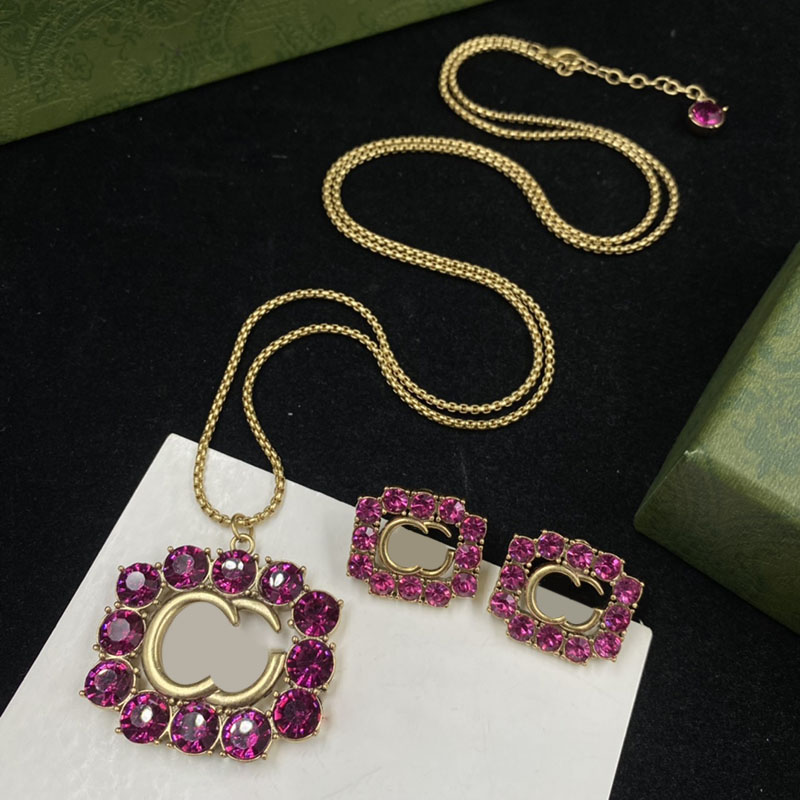 Square Diamond Earrings Versatile Gold Letter Pendant Necklace Luxury Designer Women Jewelry Set with box
Square Diamond Earrings Versatile Gold Letter Pendant Necklace Luxury Designer Women Jewelry Set with box