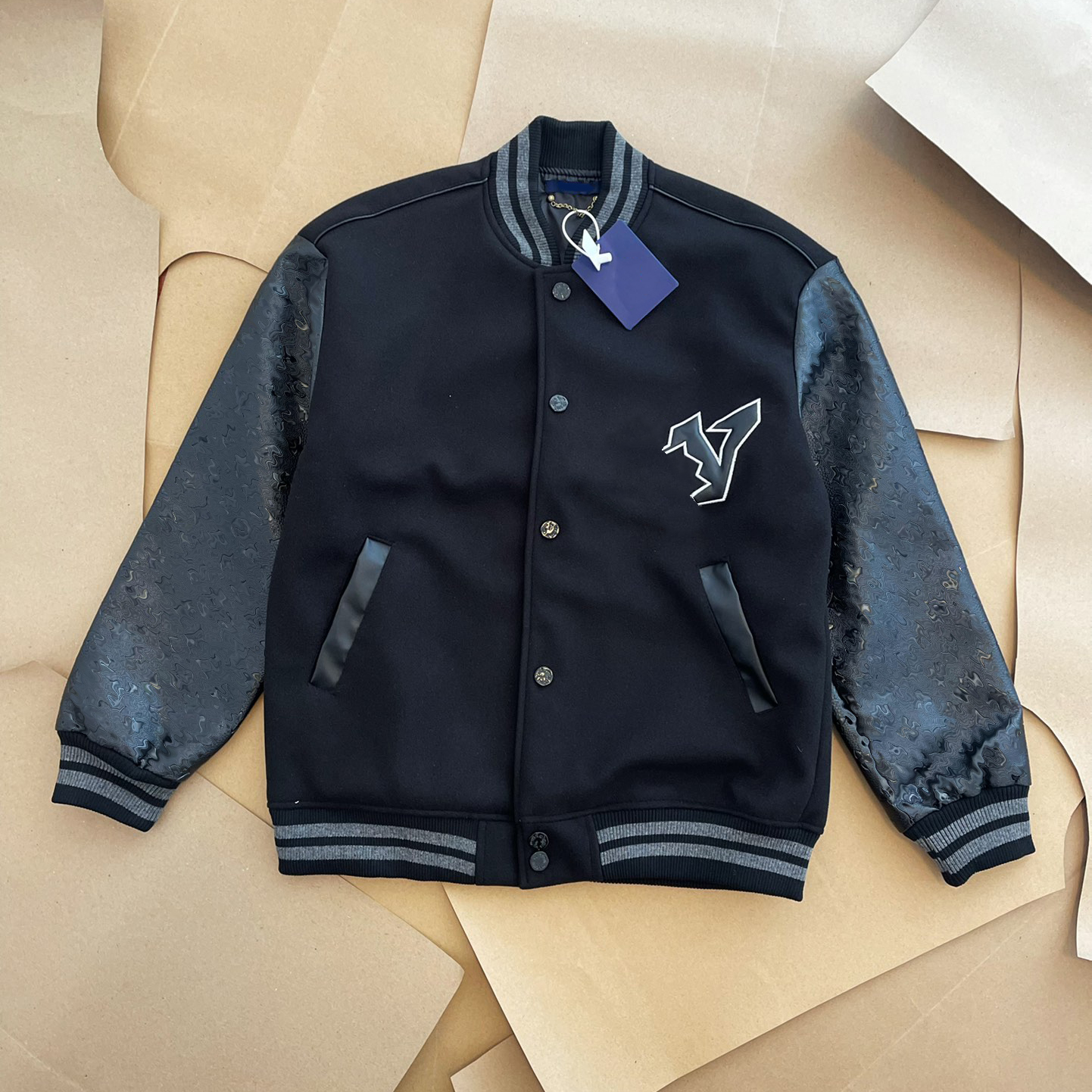 new fashion Baseball Coat Uniform Fashion Jacket Single Breasted Warm Jackets Couples Women Men Varsity Coats Men' Designer Clothing top XHUO
new fashion Baseball Coat Uniform Fashion Jacket Single Breasted Warm Jackets Couples Women Men Varsity Coats Men' Designer Clothing top XHUO
