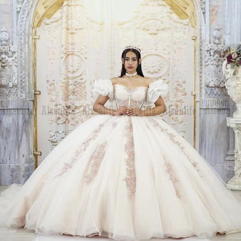 Off Shoulder White Quinceanera Dresses Appliques Lace Vestido Deputante 15 Anos Vintage Mexican Girls Birthday Party Gowns