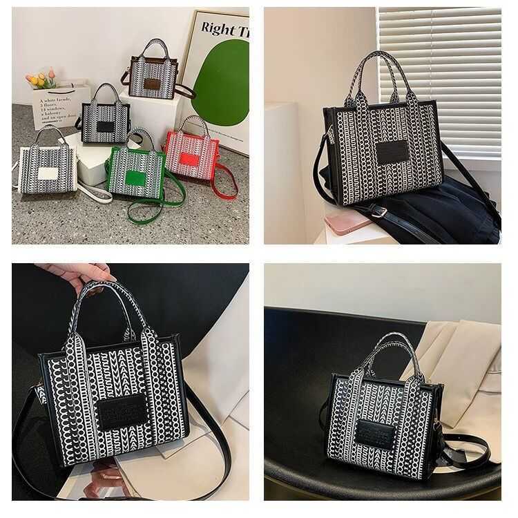 Designer bag 2023 New Letter High Beauty Luggage Leather Solid Color Bag Letter Women's Shoulder Bag Crossbody Bag, Black
Designer bag 2023 New Letter High Beauty Luggage Leather Solid Color Bag Letter Women's Shoulder Bag Crossbody Bag, Black