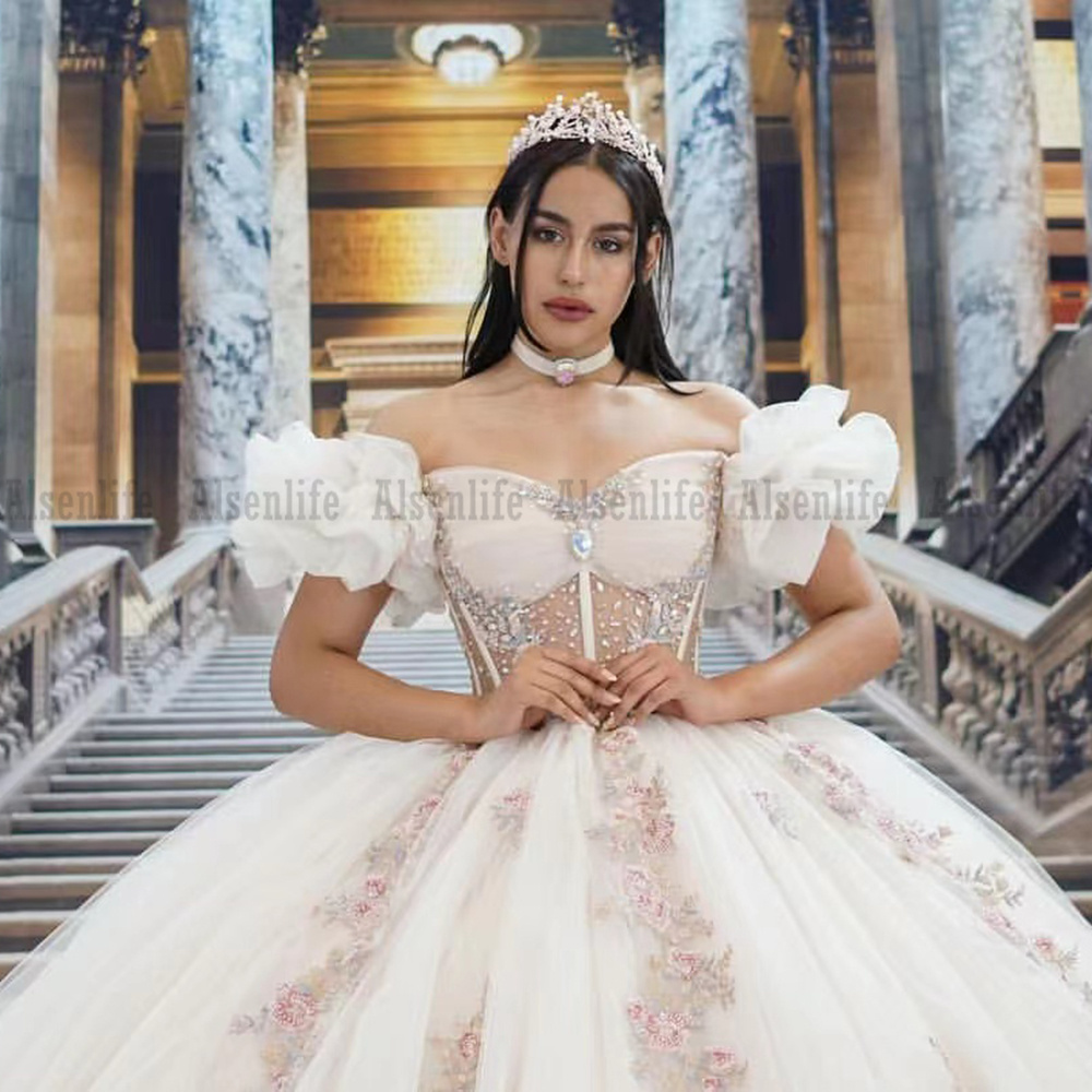 Off Shoulder White Quinceanera Dresses Appliques Lace Vestido Deputante 15 Anos Vintage Mexican Girls Birthday Party Gowns