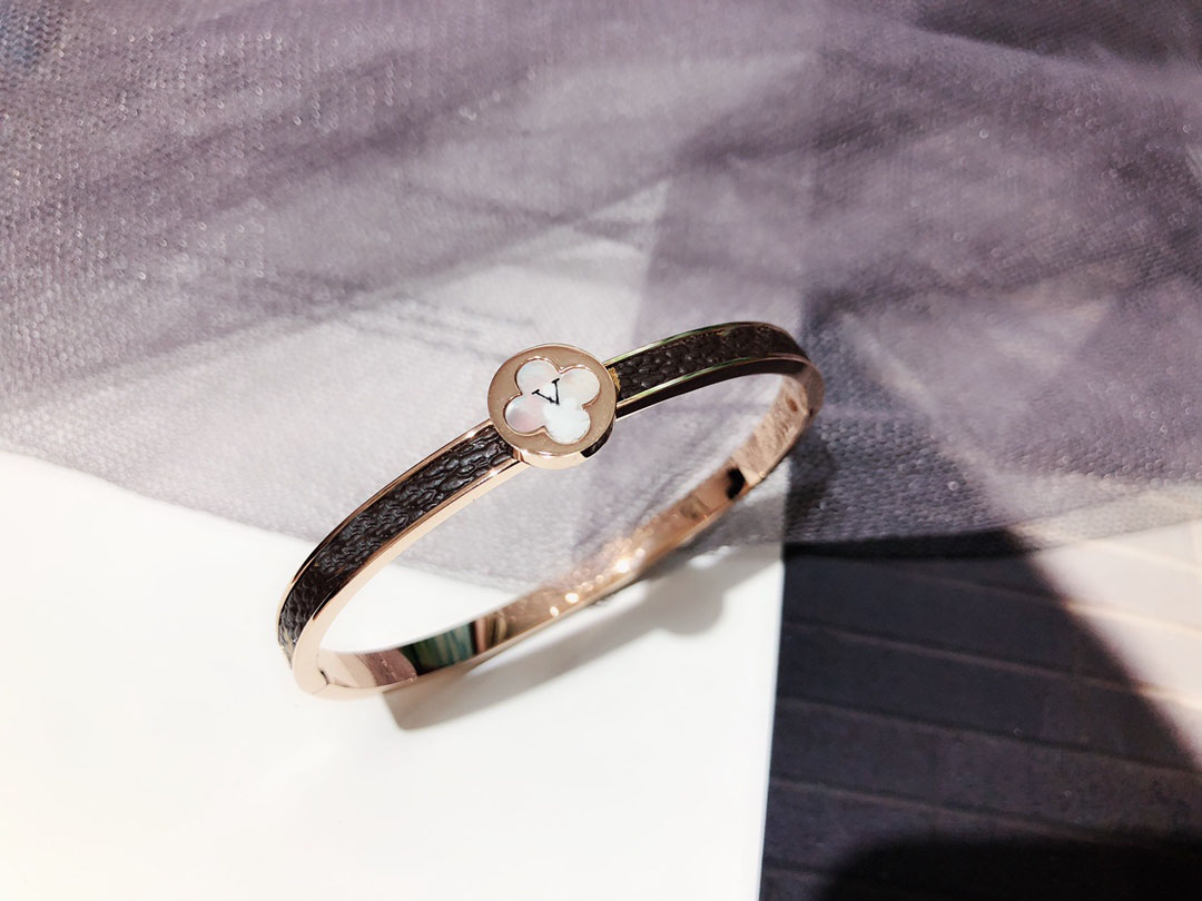 Fashion Women 18k Gold Bangle Bracelet Crystal Stainless Steel Bangles Designer Letter Wedding Lovers Gift Jewelry S051
Fashion Women 18k Gold Bangle Bracelet Crystal Stainless Steel Bangles Designer Letter Wedding Lovers Gift Jewelry S051