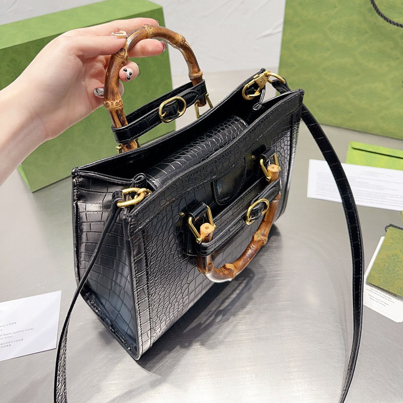 Luxury Designer Black Shoulder Brown Tote Bag Crocodile Leather Double Gold Hardware For Women 27CM, White-leather-27cm
Luxury Designer Black Shoulder Brown Tote Bag Crocodile Leather Double Gold Hardware For Women 27CM, White-leather-27cm