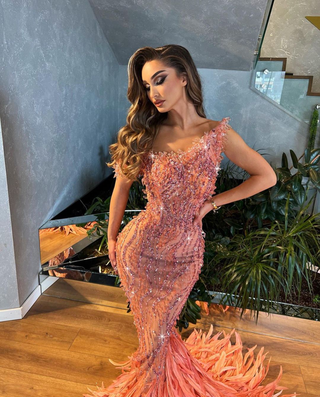 Sparkly Mermaid Evening Dresses Sleeveless Bateau Neck Appliques Sequins Floor LengthFeather Train Diamonds Prom Dress Formal Gown Plus Size Gowns Par
