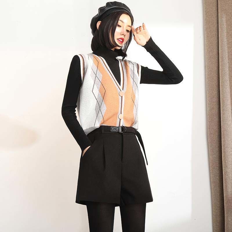 Women's Shorts Elegant Women's Wool Shorts with Belt Autumn and Winter Warm High Waist and Wide Legs Retro Casual Women's 230412