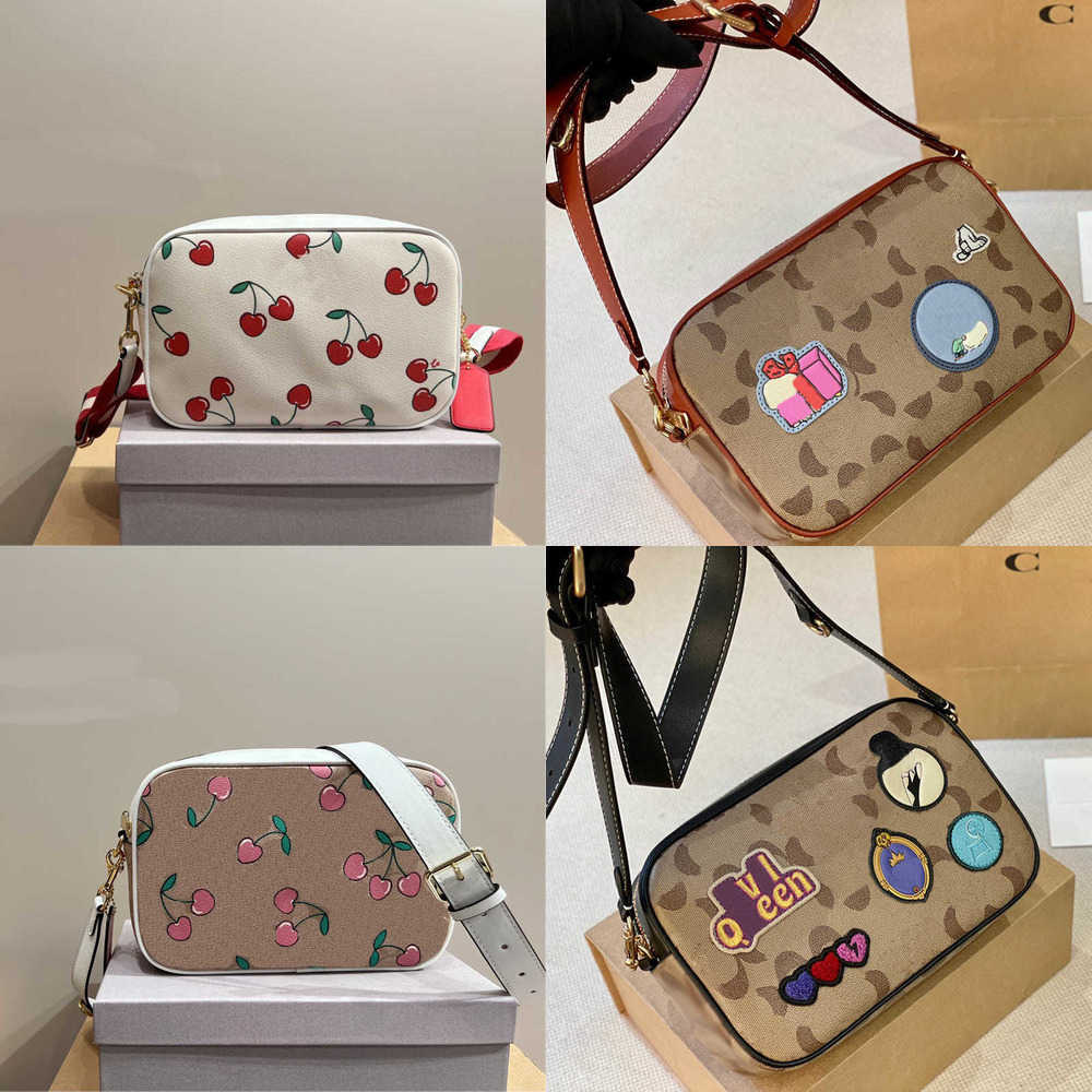 Shoulder Bags For Women Designer Bags Brown Handbag Bag Purse Chain Bag Cross Body Heart Love Leather Handbags Designers Purses 230209, Style 3
Shoulder Bags For Women Designer Bags Brown Handbag Bag Purse Chain Bag Cross Body Heart Love Leather Handbags Designers Purses 230209, Style 3