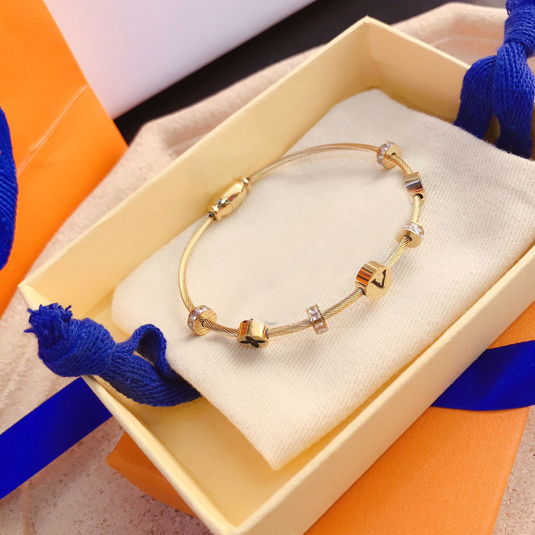 Gold Bangle Bracelet Luxury Women Men Fashion Presbyopia Stainless Steel Bracelets Cuff Party Wedding Accessories Wristband Valentine's Day Jewelry Gifts S011
Gold Bangle Bracelet Luxury Women Men Fashion Presbyopia Stainless Steel Bracelets Cuff Party Wedding Accessories Wristband Valentine's Day Jewelry Gifts S011