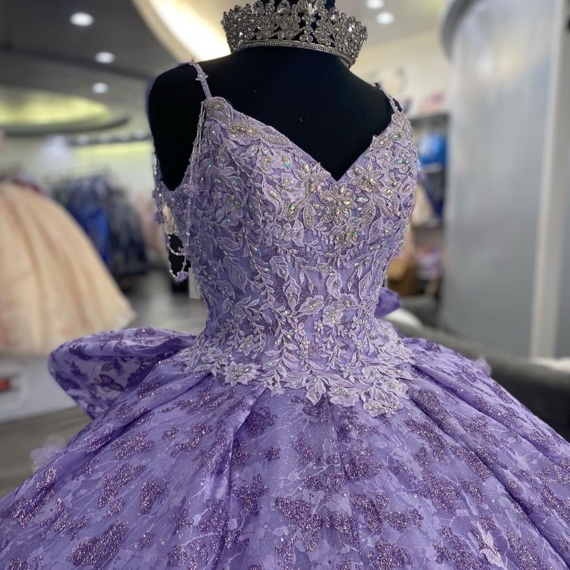 Sparkly Lavender V-Neck Princess Quinceanera Dresses Spaghetti Strap Applique Beads Crystal Vestidos De 15 Anos Prom Party Birthday Sweet 16 Dress