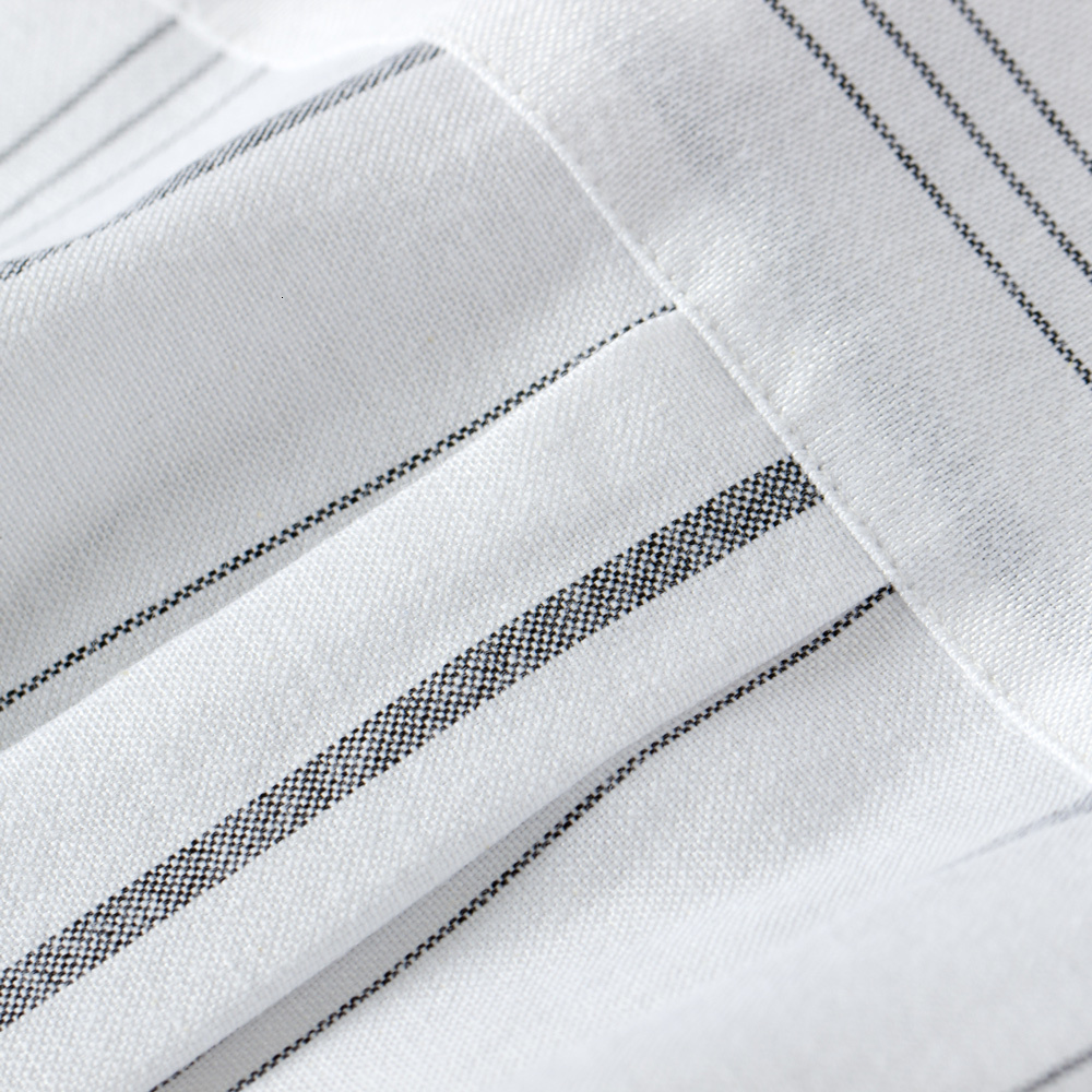 Men's Casual Shirts Men's long sleeved casual contrast striped Oxford shirt with comfortable embroidery and standard fitted buttons 230412