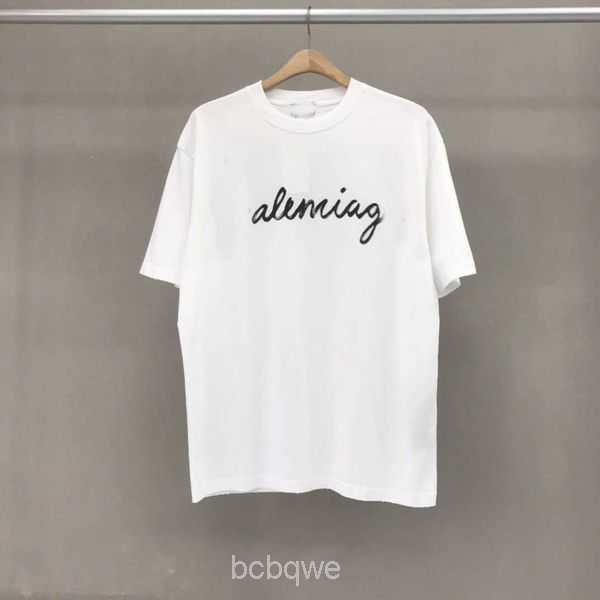 Designer Graffiti Balanciagas Cursive 23SS Signature T Shirt Smiling Sport Printed Brand Men Women Tshirts Front Letters Woman T Shirts Hoodies 5Q6I
Designer Graffiti Balanciagas Cursive 23SS Signature T Shirt Smiling Sport Printed Brand Men Women Tshirts Front Letters Woman T Shirts Hoodies 5Q6I