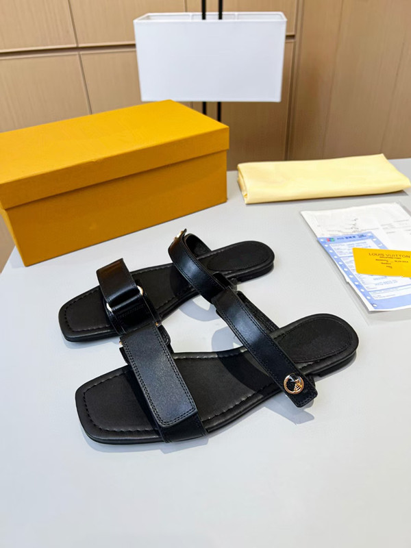 Designer Slippers Classic Beach Flat Sandals Luxury Summer Lady Leather Flip Flops Top Quality Men Women Slides 0401, 06
Designer Slippers Classic Beach Flat Sandals Luxury Summer Lady Leather Flip Flops Top Quality Men Women Slides 0401, 06