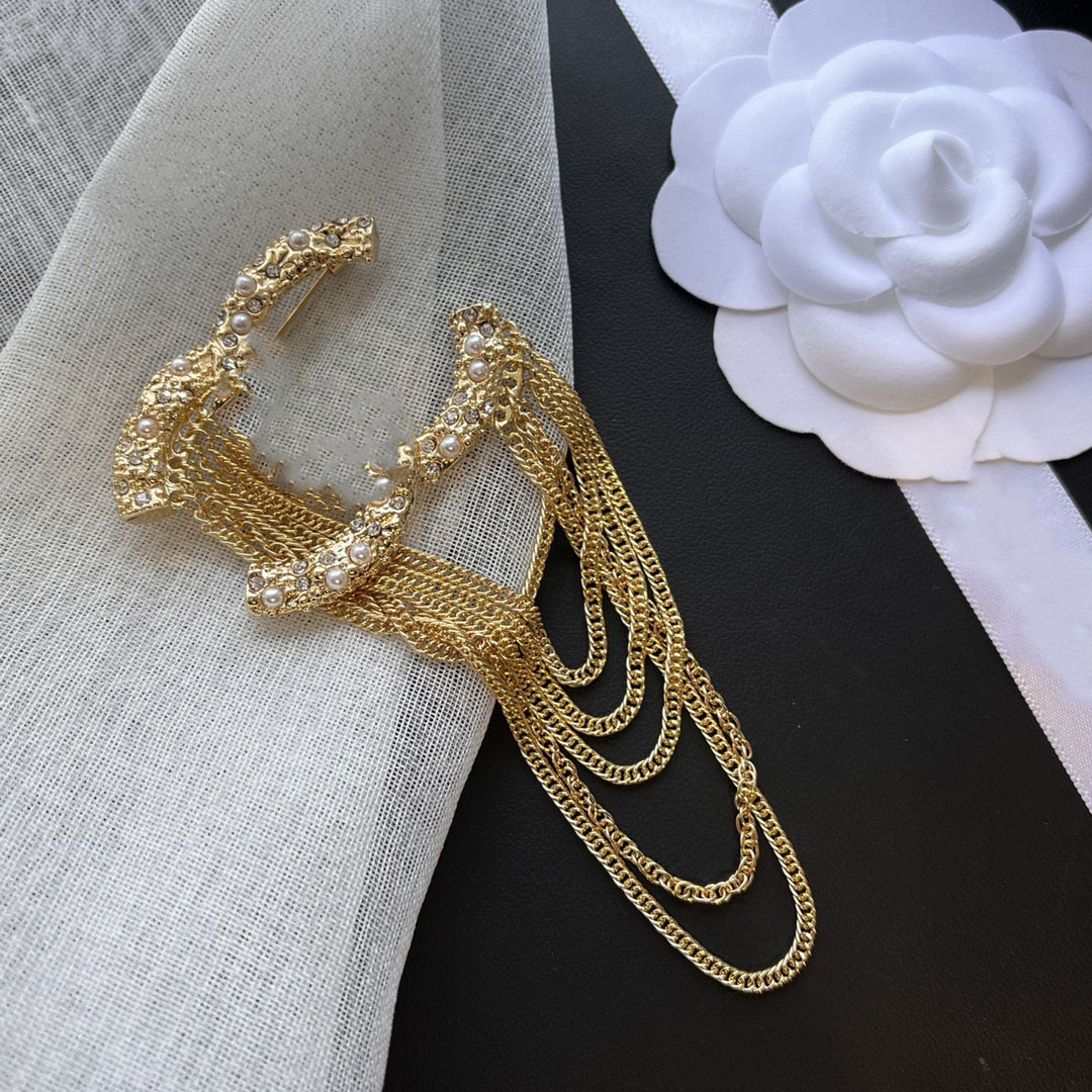 Brand Designer Tassel Stainless Steel Brooches Sweater Suit Collar Crystal Rhinestone Pin for Men Women 18K Gold Plated Brooch Jewelry Gift D119
Brand Designer Tassel Stainless Steel Brooches Sweater Suit Collar Crystal Rhinestone Pin for Men Women 18K Gold Plated Brooch Jewelry Gift D119