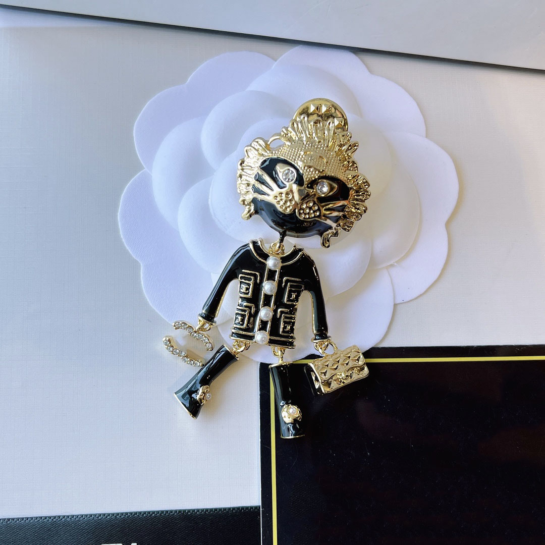 Brand Designer Stainless Steel Brooches Lion Design for Men Women Crystal Rhinestone Sweater Suit Collar Pin 18K Gold Plated Brooch Jewelry Gift D117
Brand Designer Stainless Steel Brooches Lion Design for Men Women Crystal Rhinestone Sweater Suit Collar Pin 18K Gold Plated Brooch Jewelry Gift D117