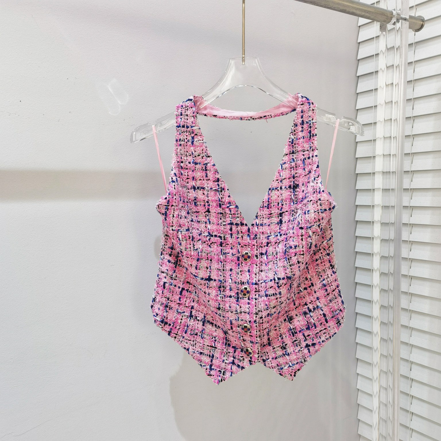 Chan 2023 summer new Women' logo Tube top vest tweed top T-shirt hollow out sexy top top-grade casual shirt Women' sling Tops fashion shirt Mother' Day birthday gift, Pink
Chan 2023 summer new Women' logo Tube top vest tweed top T-shirt hollow out sexy top top-grade casual shirt Women' sling Tops fashion shirt Mother' Day birthday gift, Pink