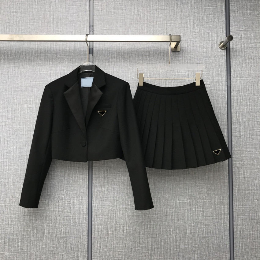 Luxurys Women Tracksuits Suit Set Fashion Formal Skirt Shorts Coats Dresses Set Designer Classic Top Quality SML, Black
Luxurys Women Tracksuits Suit Set Fashion Formal Skirt Shorts Coats Dresses Set Designer Classic Top Quality SML, Black