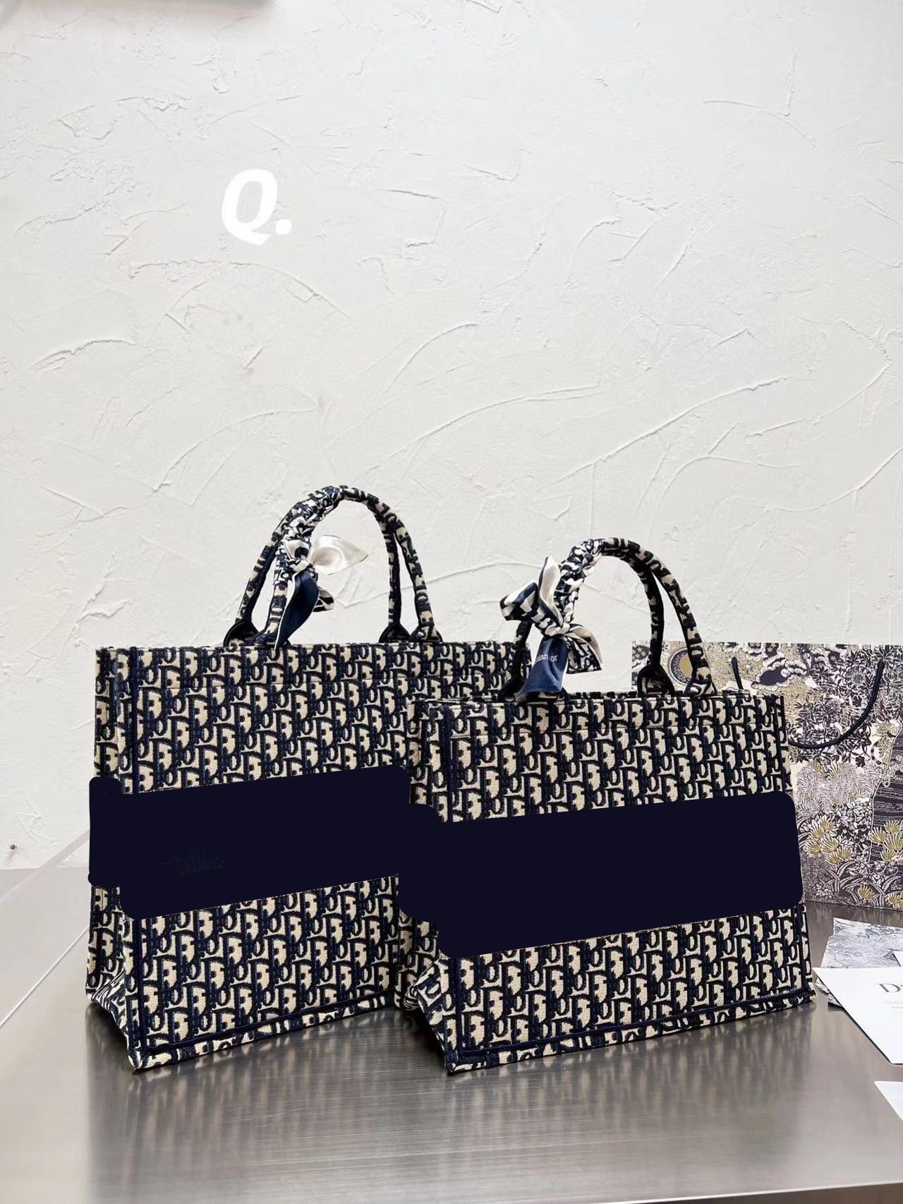 Embroidered shopping CD bag Luxury classic brand 5A quality 41 cm blue-black canvas large capacity master women's backpack with scarves 01, #6
Embroidered shopping CD bag Luxury classic brand 5A quality 41 cm blue-black canvas large capacity master women's backpack with scarves 01, #6