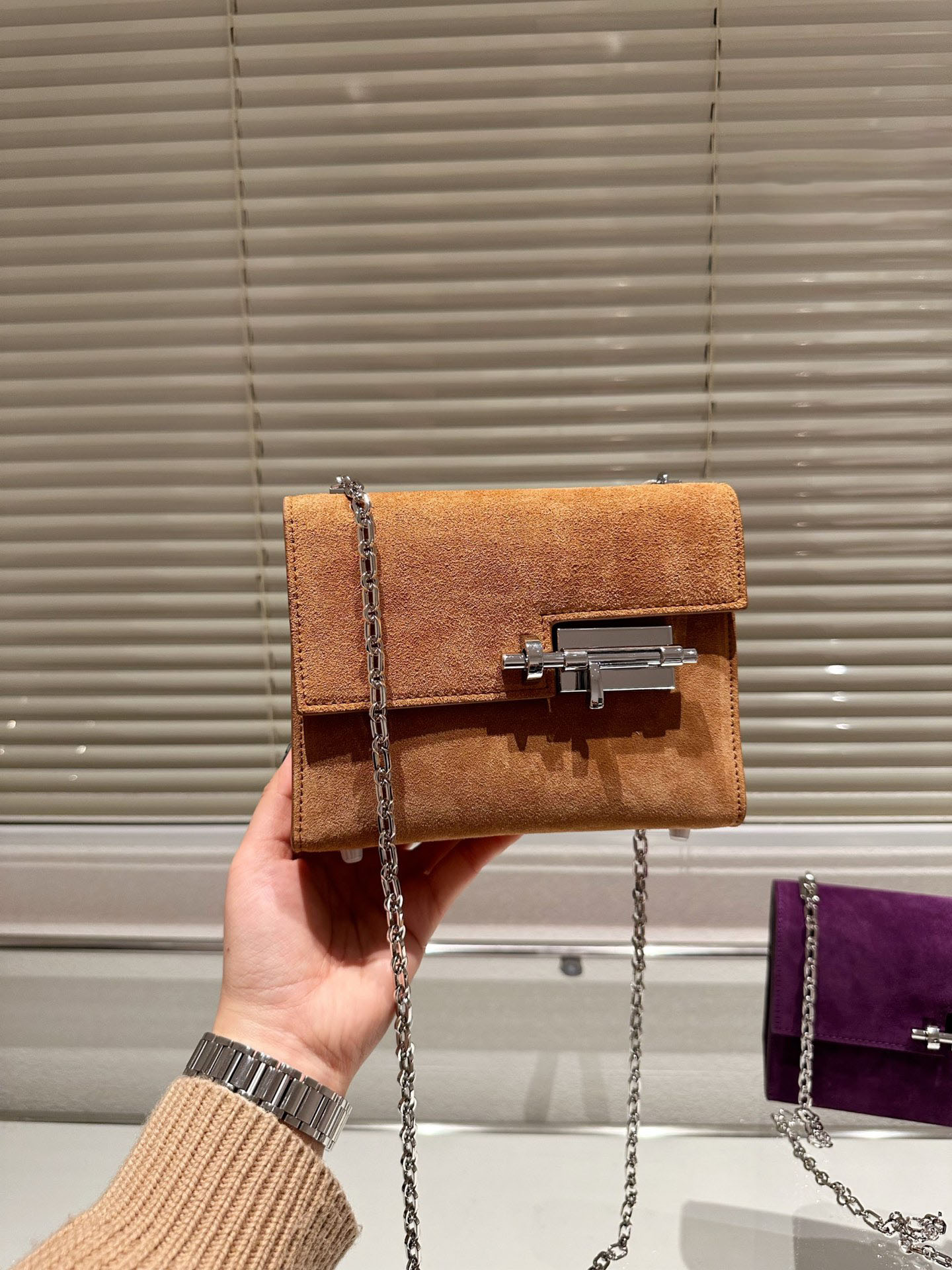 Designer new ladies velvet shoulder bag with latch lock classic style Crossbody pistol bag, Plum
Designer new ladies velvet shoulder bag with latch lock classic style Crossbody pistol bag, Plum