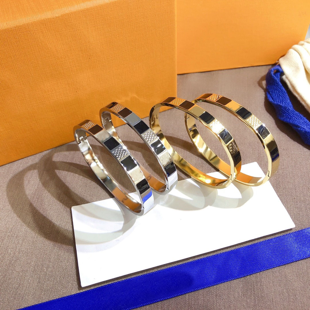 Ladies Bracelet Gold Designer Letter Jewelry Women Fashion 18K Gold Plated Stainless Steel Wristband Cuff Jewelry Accessories S270
Ladies Bracelet Gold Designer Letter Jewelry Women Fashion 18K Gold Plated Stainless Steel Wristband Cuff Jewelry Accessories S270