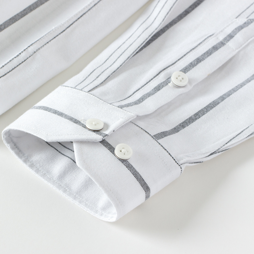 Men's Casual Shirts Men's long sleeved casual contrast striped Oxford shirt with comfortable embroidery and standard fitted buttons 230412