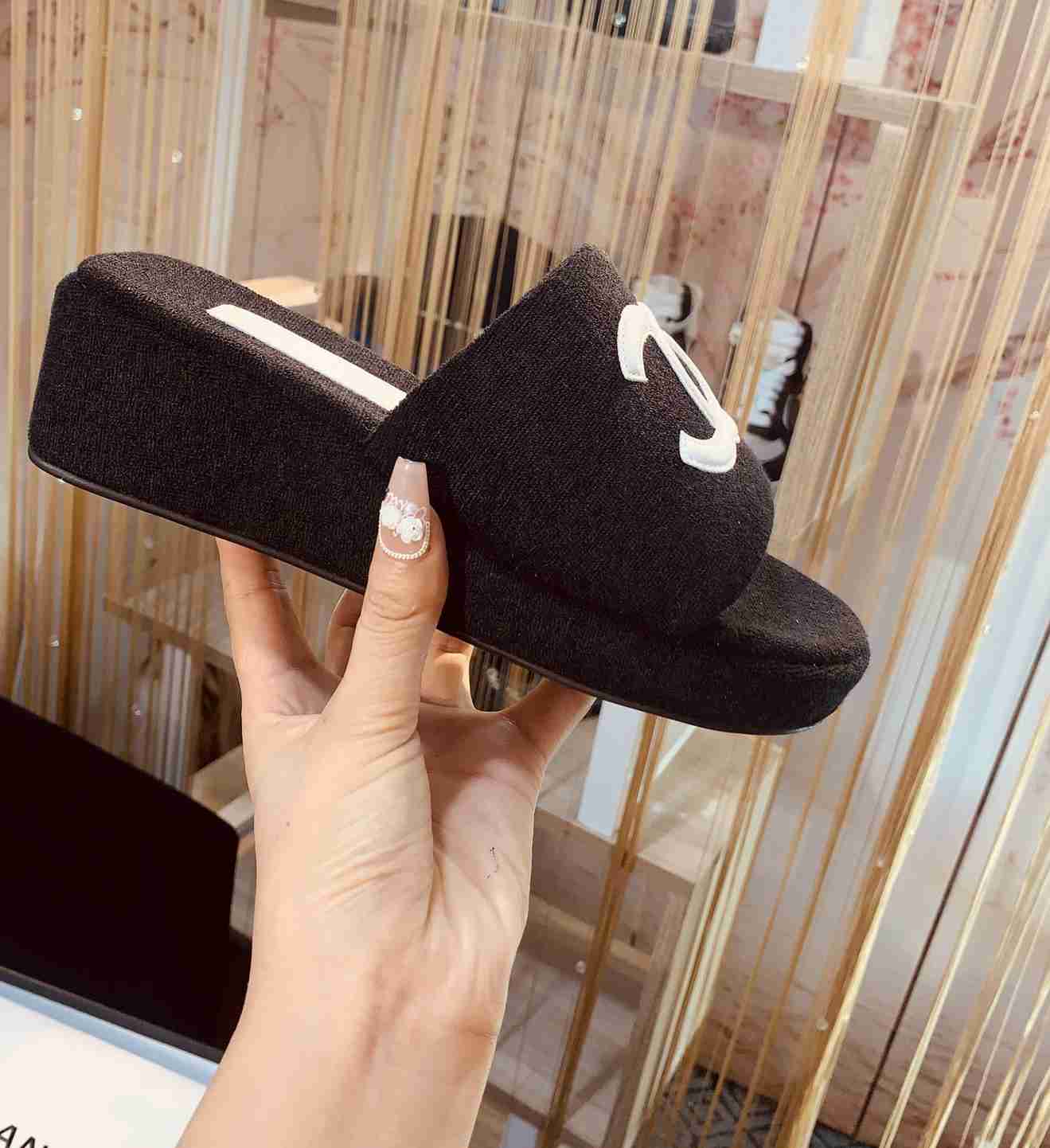 Designer luxury sandals flats women platform shoe mules coco slippers sandal genuine leather lambskin casual shoes flip flops size 35-41, #1
Designer luxury sandals flats women platform shoe mules coco slippers sandal genuine leather lambskin casual shoes flip flops size 35-41, #1