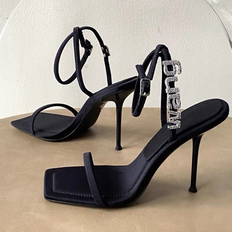Luxury Quality Sandals Women's 2023 Summer New Black One line aw Rhinestone Thin Heels Women's Shoes Square Toe Open Toe Letter High Heels, Hell 5cm
Luxury Quality Sandals Women's 2023 Summer New Black One line aw Rhinestone Thin Heels Women's Shoes Square Toe Open Toe Letter High Heels, Hell 5cm