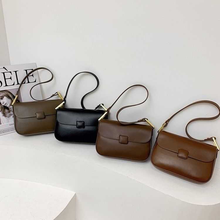 Designer bag Small design fluffy buckle underarm bag single shoulder crossbody bag 2023 new high-end bubble buckle fashionable small square bag, Glazed green
Designer bag Small design fluffy buckle underarm bag single shoulder crossbody bag 2023 new high-end bubble buckle fashionable small square bag, Glazed green