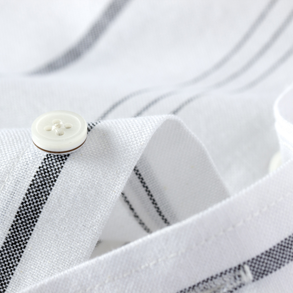 Men's Casual Shirts Men's long sleeved casual contrast striped Oxford shirt with comfortable embroidery and standard fitted buttons 230412