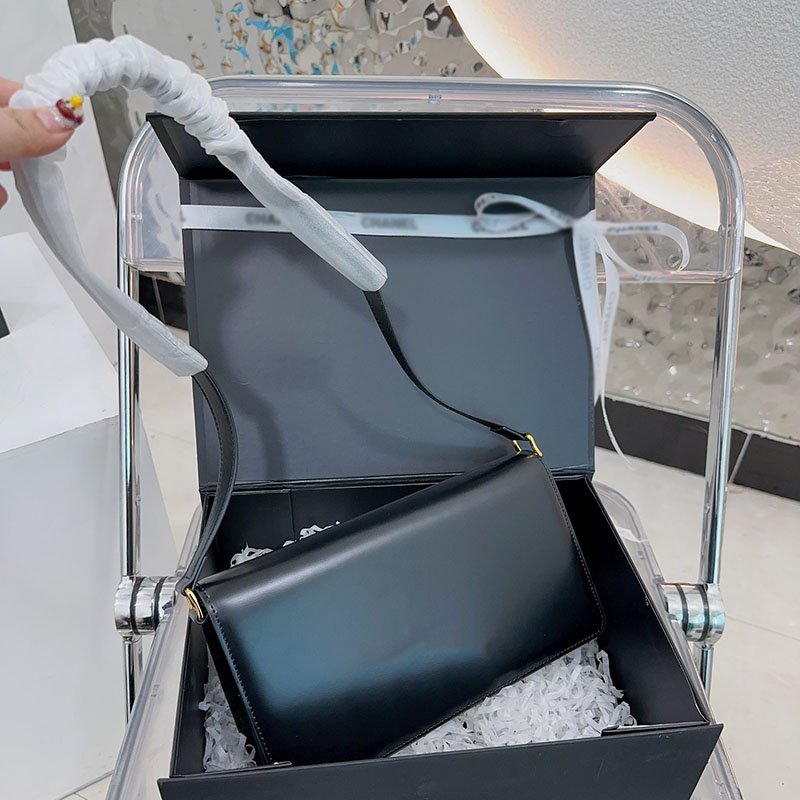 Plaid Cosmetic Bag Solid Color Durable Handbag Adjustable Chain One Shoulder Bag Women's Elegant Luxury Classic Leather Bag 26cm, 4#
Plaid Cosmetic Bag Solid Color Durable Handbag Adjustable Chain One Shoulder Bag Women's Elegant Luxury Classic Leather Bag 26cm, 4#