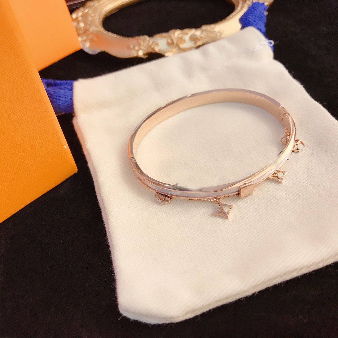 Gold Bangle Bracelet Luxury Brand Women Men Fashion Stainless Everyday Accessories Steel Bracelets Party Wedding Valentine's Day Jewelry Gifts S005
Gold Bangle Bracelet Luxury Brand Women Men Fashion Stainless Everyday Accessories Steel Bracelets Party Wedding Valentine's Day Jewelry Gifts S005