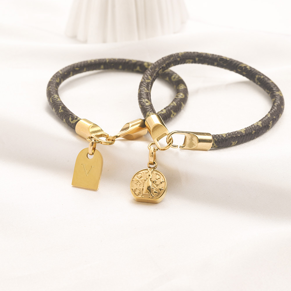 Black Gold Bangle Designer Women's Love Gift Pendant Bracelet 18K Gold Plated Jewelry Letter Charm Bracelet Spring Romantic ladies Family Jewelry Wholesale ZG2252
Black Gold Bangle Designer Women's Love Gift Pendant Bracelet 18K Gold Plated Jewelry Letter Charm Bracelet Spring Romantic ladies Family Jewelry Wholesale ZG2252