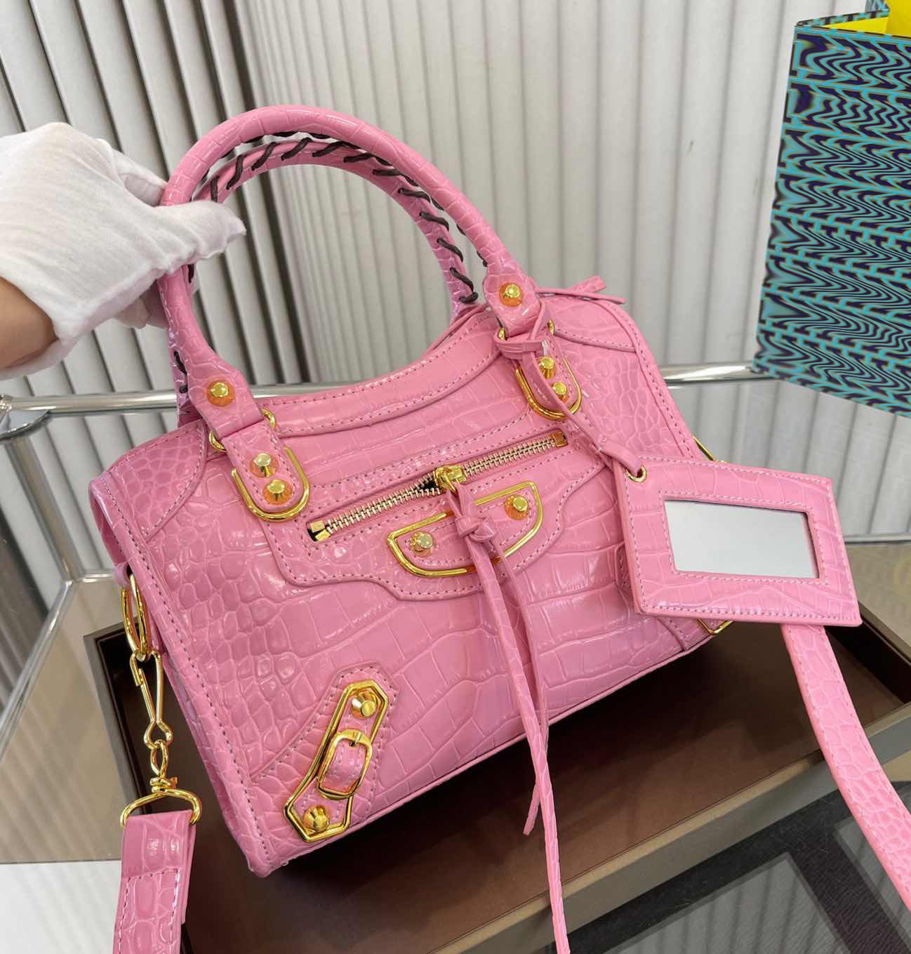 Designer motorcycle bags luxury handbag fashion classic letter womens shoulder bag high quality cross body multiple stylish with box, Make up for price
Designer motorcycle bags luxury handbag fashion classic letter womens shoulder bag high quality cross body multiple stylish with box, Make up for price