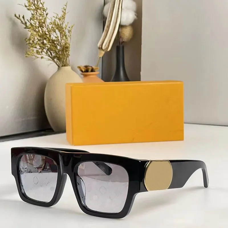Oversized sunglasses forwomen Chunky plate 1476 hollowed out mirror leg electroplating gold logo sun with sacoche sunglasses designer Original box
Oversized sunglasses forwomen Chunky plate 1476 hollowed out mirror leg electroplating gold logo sun with sacoche sunglasses designer Original box