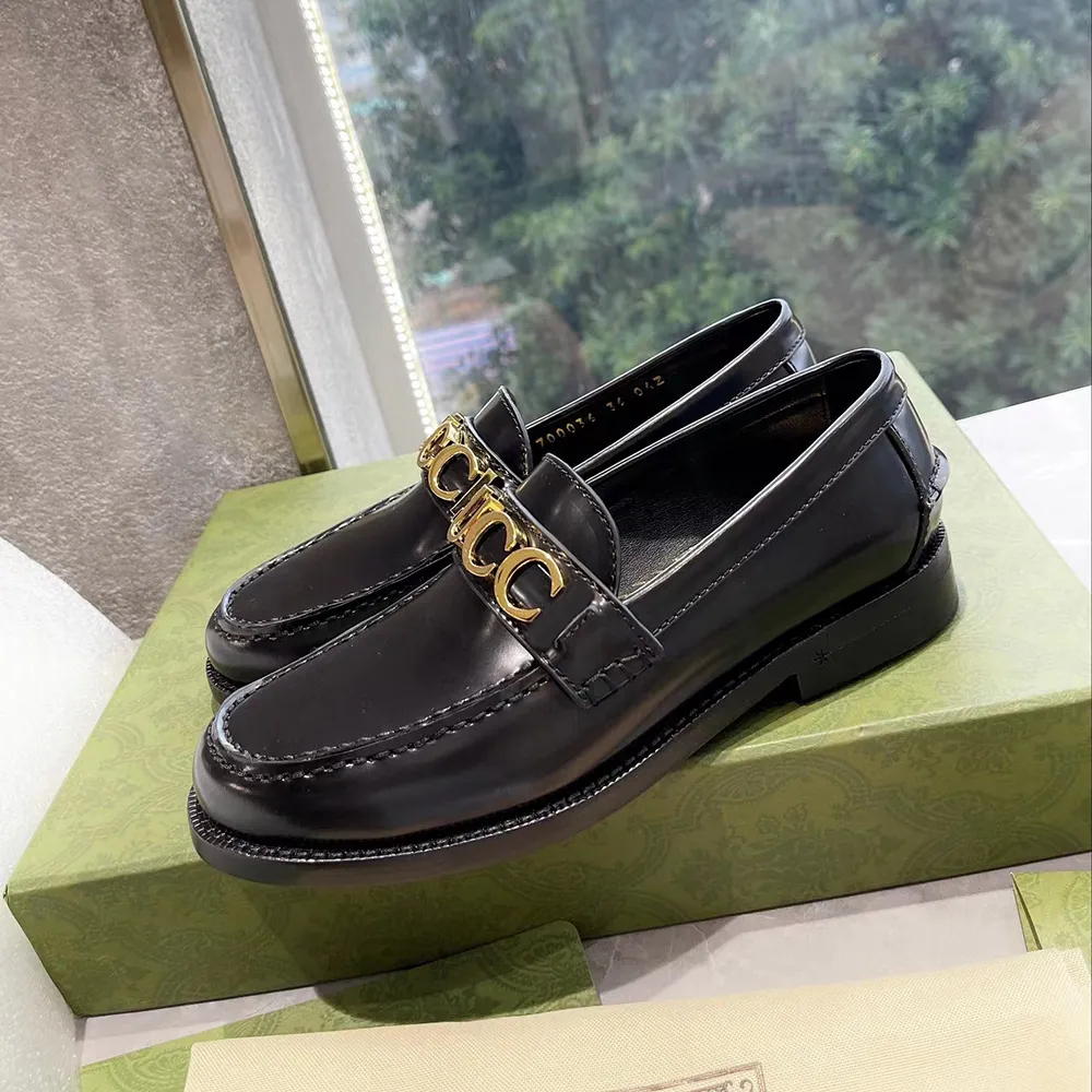Black Patent Leather Round Apron Toes Luxury Designers Metal lettering Logo Low Heel Plaque For Women Loafers Slip-On Shoes Shoe Lounge Flats siz