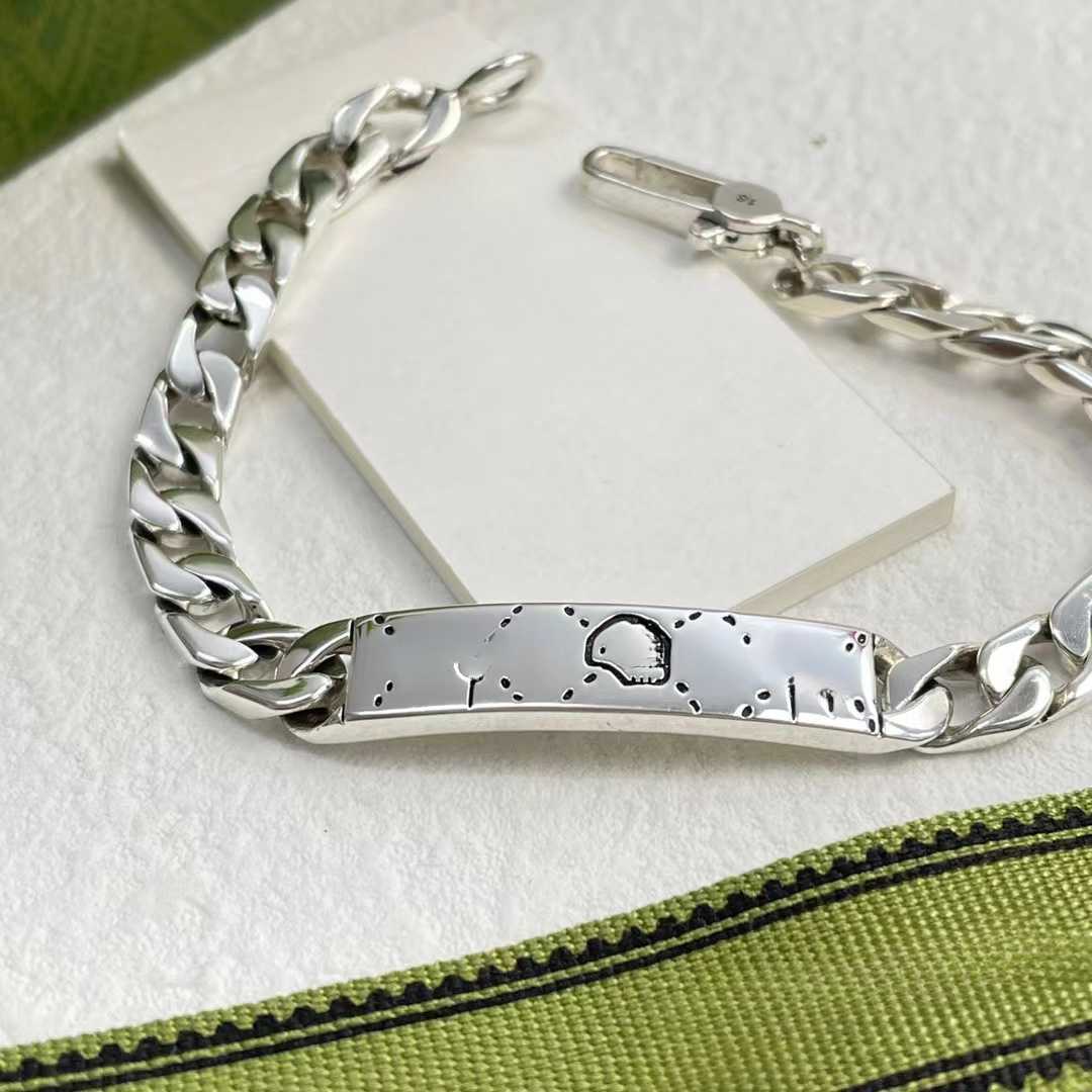 Luxury Mens Bracelet Designer Bracelets Woman 925 Silver Man Chain Hip Hop Jewelry 16-22cm Braclet Letter g Engraving Cuff Bangle Couple Party Wedding
Luxury Mens Bracelet Designer Bracelets Woman 925 Silver Man Chain Hip Hop Jewelry 16-22cm Braclet Letter g Engraving Cuff Bangle Couple Party Wedding