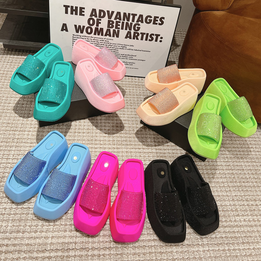 New Womens Famous Brand Sandals Rubber Slippers Lazy Peoples Elevated slippers Upper with Hot Diamond Decoration Summer sandalias beach sandal platform sandals, Shipping supplement
New Womens Famous Brand Sandals Rubber Slippers Lazy Peoples Elevated slippers Upper with Hot Diamond Decoration Summer sandalias beach sandal platform sandals, Shipping supplement