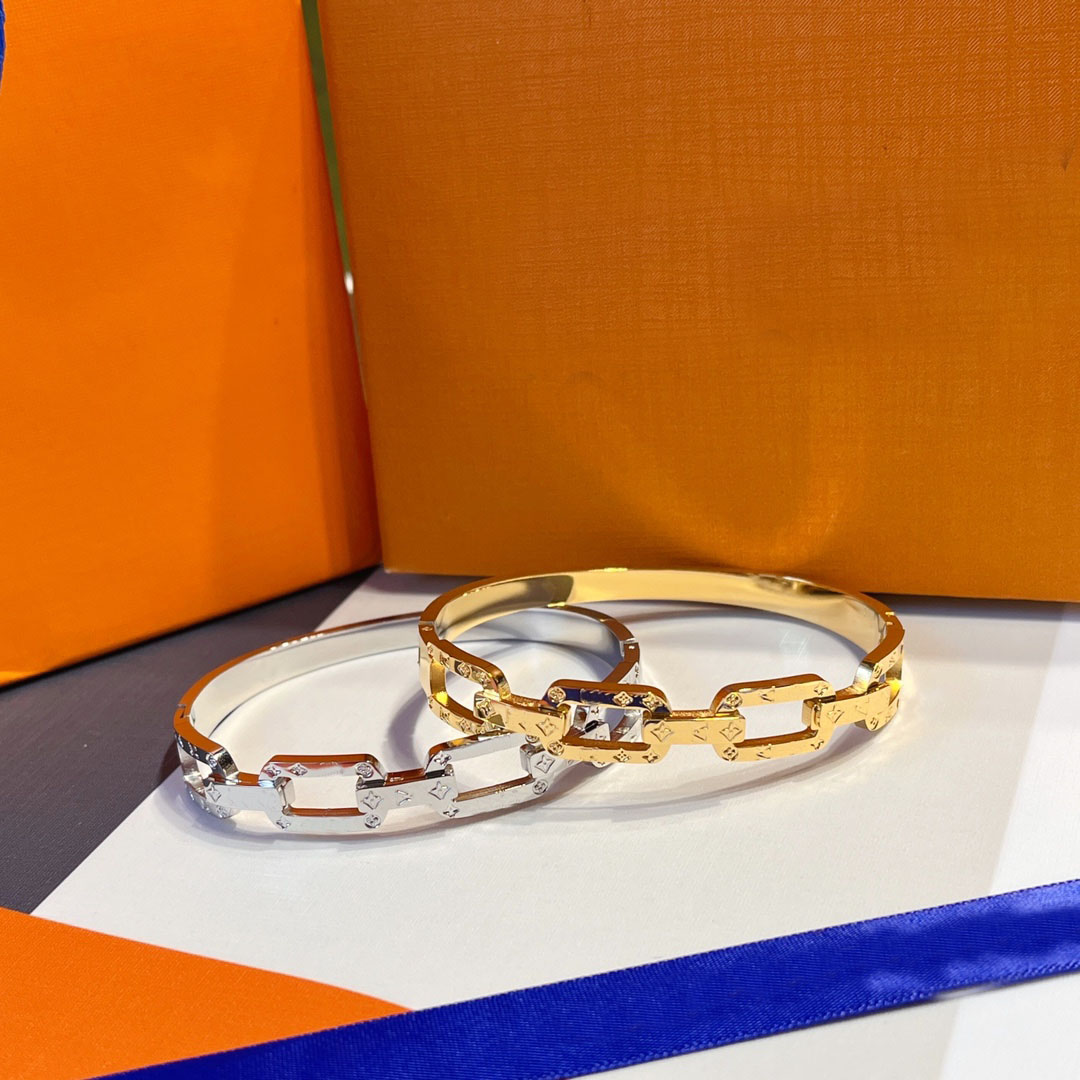 Trendy Luxury Designer Bangle Bracelet Fashion Brand for Women Letter Hollow 18K Gold Plated Stainless Steel Wristband Cuff Accessory Birthday Gifts S296
Trendy Luxury Designer Bangle Bracelet Fashion Brand for Women Letter Hollow 18K Gold Plated Stainless Steel Wristband Cuff Accessory Birthday Gifts S296