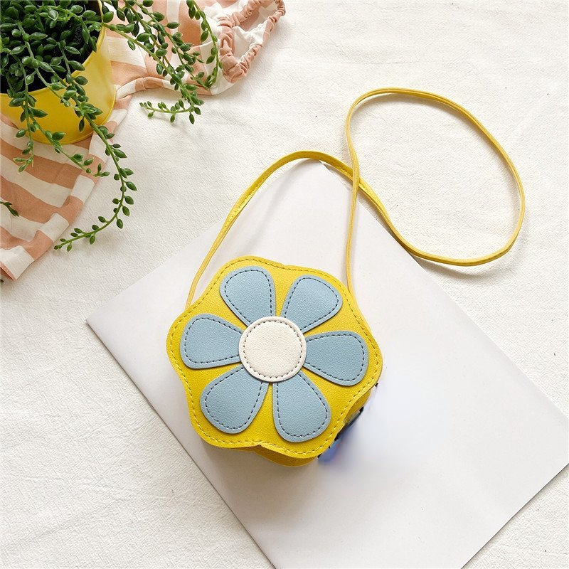 Backpacks Little Girl Princess Bag Baby Autumn and Winter Fashion Cute Super Children Messenger Flowers s for s 230412