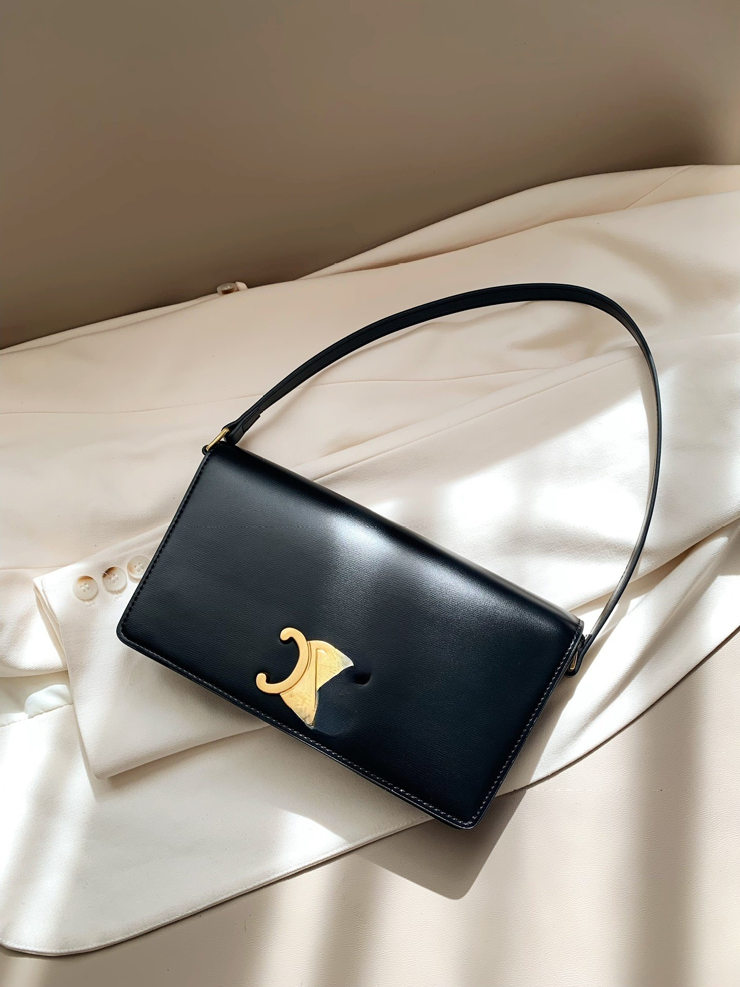 Light Luxury Leather Underarm Bag Evening Bags Female Senior Sense One-shoulder Baguette Bag Spring and Autumn 2023 New Retro All-match Tofu Bag, Black
Light Luxury Leather Underarm Bag Evening Bags Female Senior Sense One-shoulder Baguette Bag Spring and Autumn 2023 New Retro All-match Tofu Bag, Black