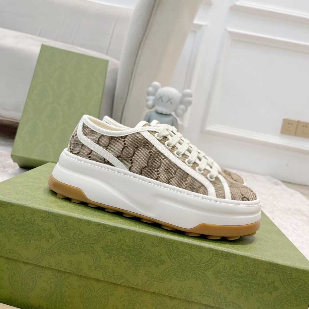2023 new platform shoes cloth sail shoes 1977 designer sports shoes men's shoes embroidered luxury red and green label female low-heeled lace-up rubber sports shoes., Brown
2023 new platform shoes cloth sail shoes 1977 designer sports shoes men's shoes embroidered luxury red and green label female low-heeled lace-up rubber sports shoes., Brown