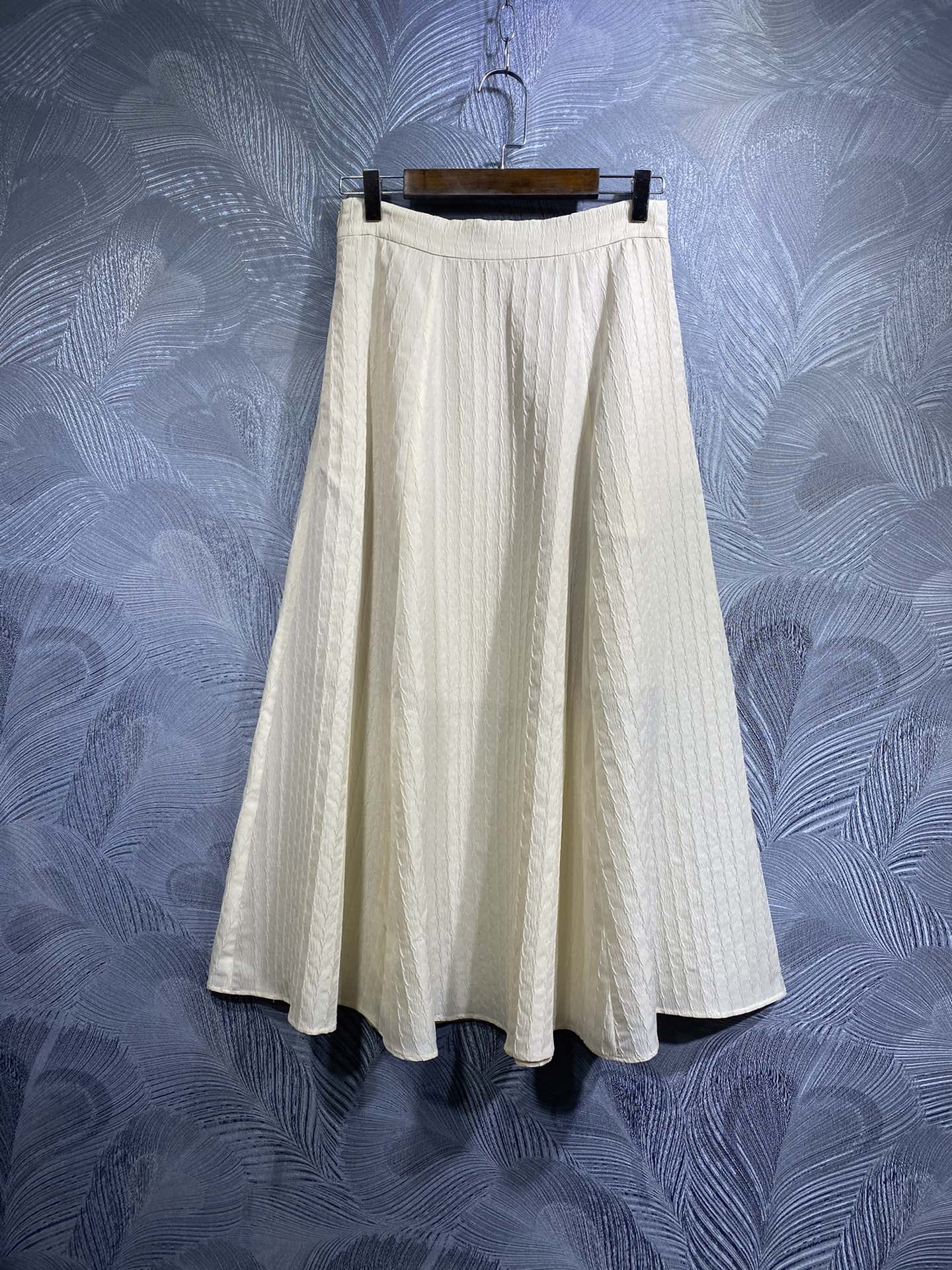 2023 New Half Skirt Women' Autumn and Winter Style Versatile Covering Crotch Shows Slim Mid length Woolen Half Skirt, White
2023 New Half Skirt Women' Autumn and Winter Style Versatile Covering Crotch Shows Slim Mid length Woolen Half Skirt, White