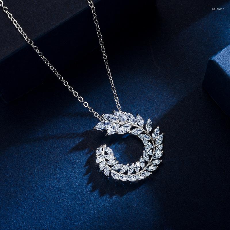 Pendant Necklaces 2023 Wild Women Creative Inlaid Zircon Leaf Necklace Crystal From Swarovskis Fashion Jewelry Wholesale Female
Pendant Necklaces 2023 Wild Women Creative Inlaid Zircon Leaf Necklace Crystal From Swarovskis Fashion Jewelry Wholesale Female