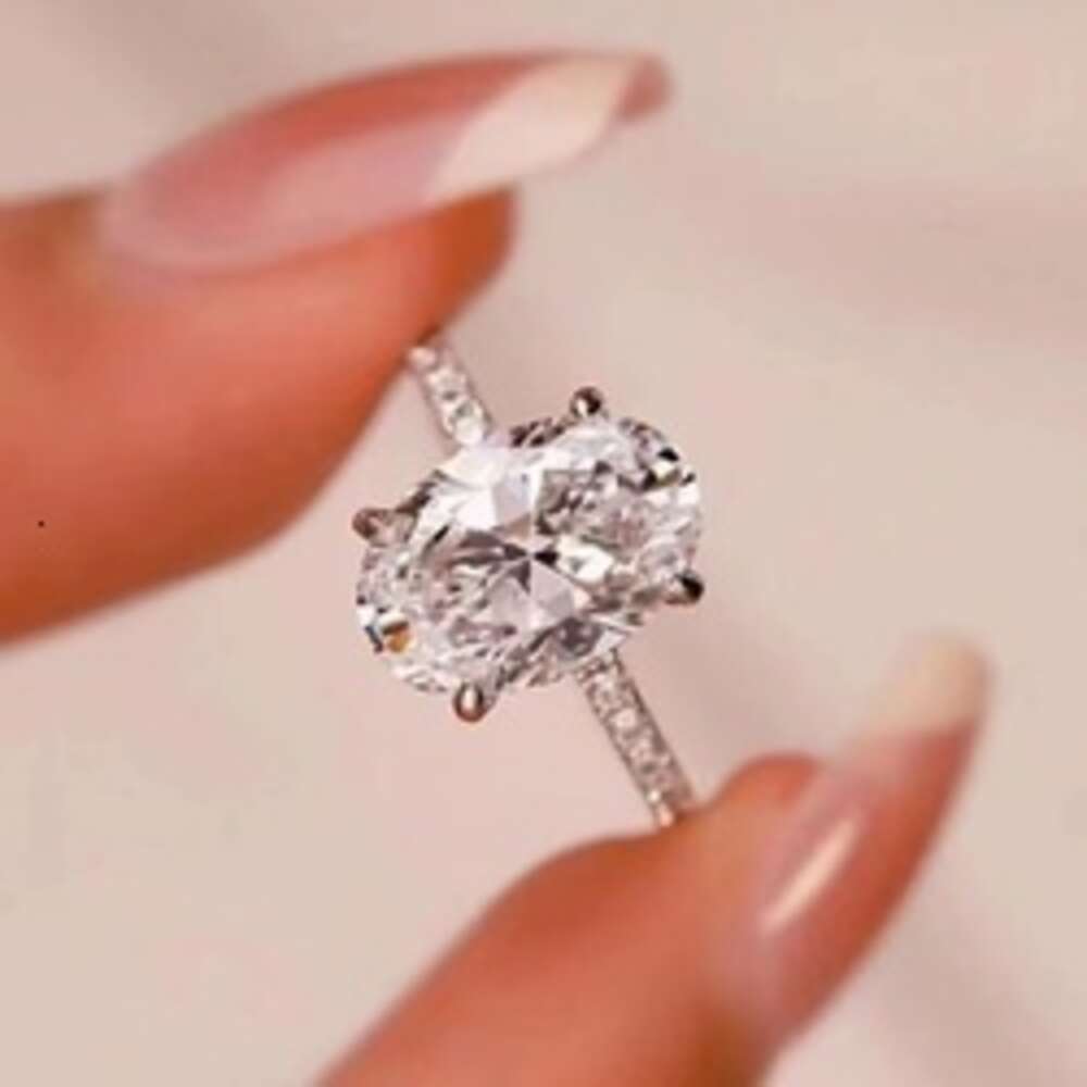 Yu Ying Customized 18K White Gold D color Oval Cut Moissanite Women Jewelry Wedding Set Rings Engagement Ring
