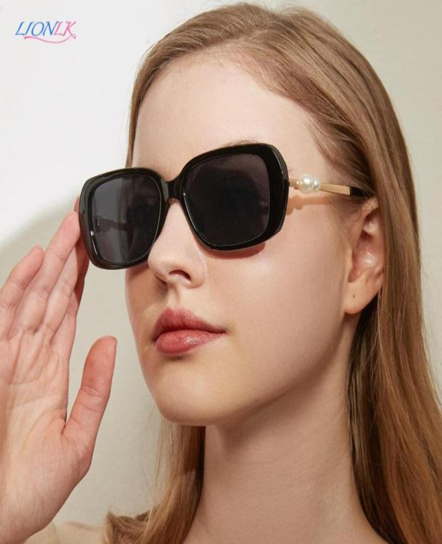 Sunglasses LIONLK Fashion Pearl Oversized Frame Ladies Retro Style Sunscreen Eyepiece 2021 Luxurious Exquisite Glasses Pink1603217
Sunglasses LIONLK Fashion Pearl Oversized Frame Ladies Retro Style Sunscreen Eyepiece 2021 Luxurious Exquisite Glasses Pink1603217