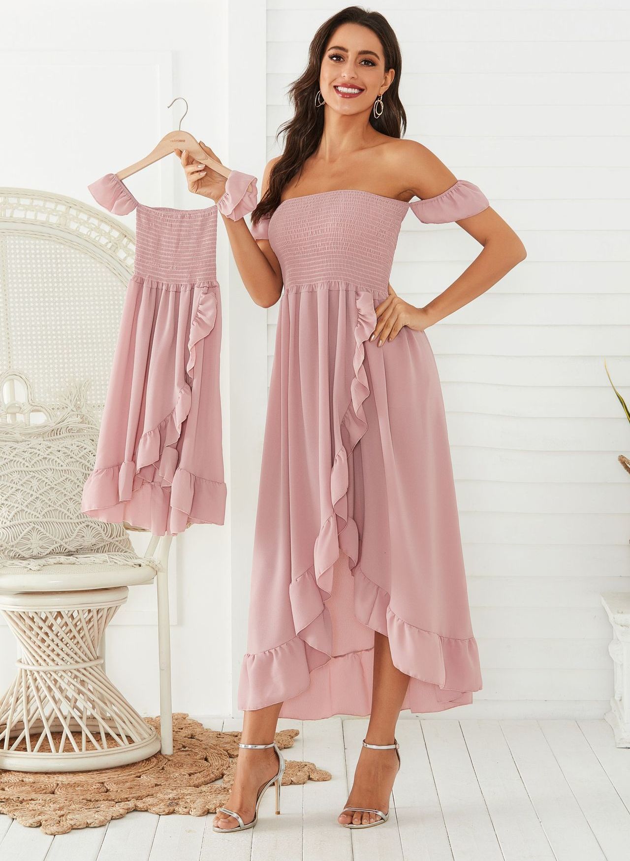 Family Matching Outfits Mother and Daughter Matching Dress Summer Family Clothes Off Shoulder Short Sleeve Ruffle Dress Mommy and Me Dress Outfits 230